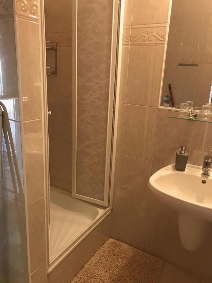 Vida Apartman Sarvar Luaran gambar
