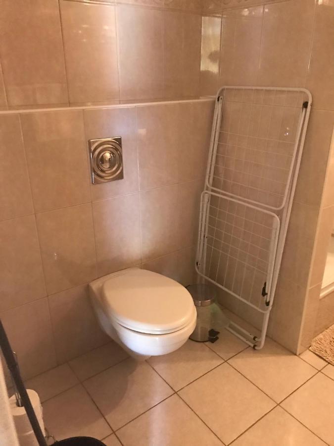 Vida Apartman Sarvar Luaran gambar