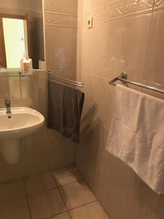 Vida Apartman Sarvar Luaran gambar