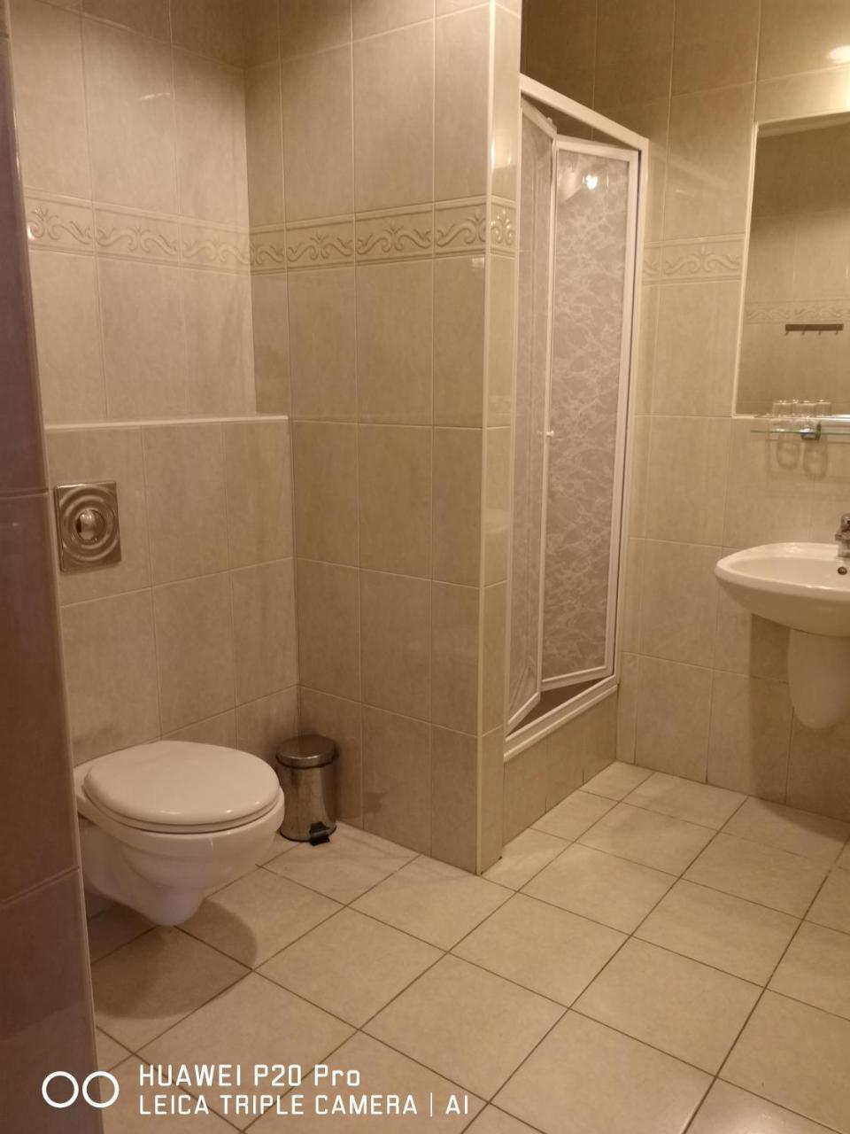 Vida Apartman Sarvar Luaran gambar